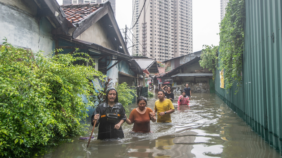 Jakartu postihly rozsáhlé záplavy.