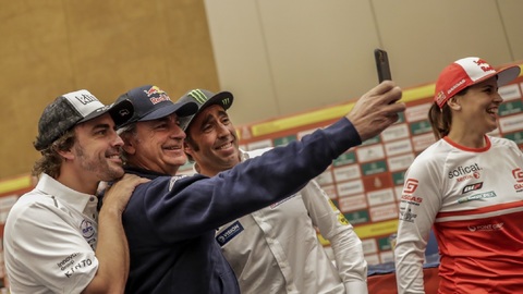 První etapu vyhrál outsider, Prokop dvanáctý.