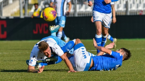 Fotbalisté Brescie v 18. kole italské ligy doma podlehli Laziu 1:2 gólem z nastavení.