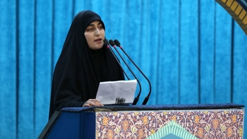 Solejmáního dcera při svém projevu.