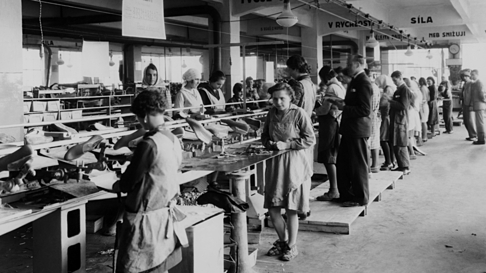 Snímek z Baťovy továrny.