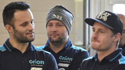 Prokop drží desítku, debutant předčil Engela.