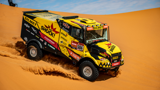 Loprais na Dakaru drží čtvrtou pozici těsně před Macíkem