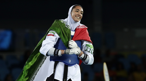 Olympijská medailistka Kimía Alízadeová.