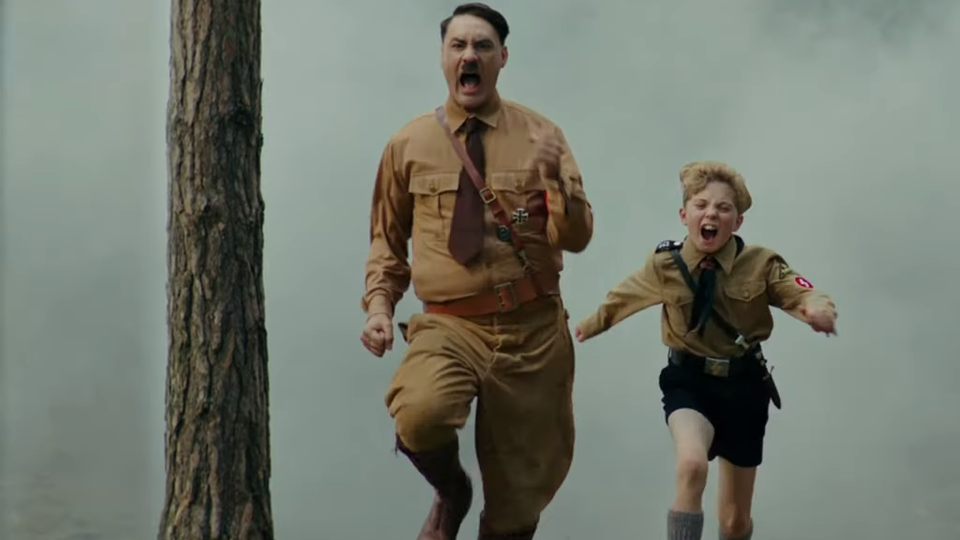 Malý Jojo a jeho kamarád Hitler. 