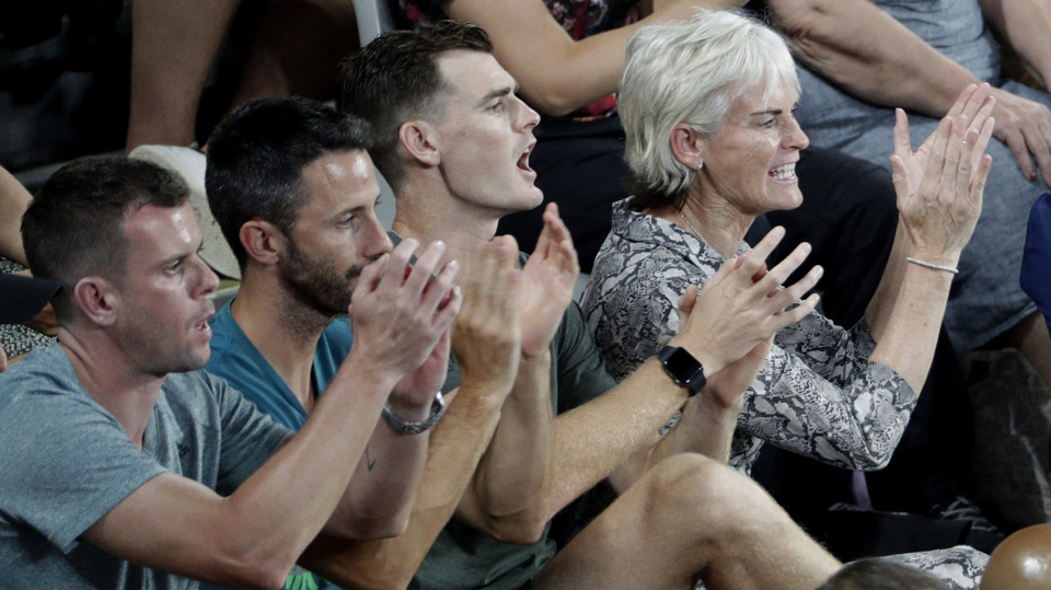 Judy Murrayová (vpravo) fandí svému synovi Andymu. Vedle ní jeho bratr Jamie.