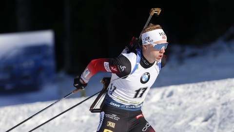 Vítězstvím ve vytrvalostním závodě oslavil návrat po narození syna Nor Johannes Thingnes Bö.