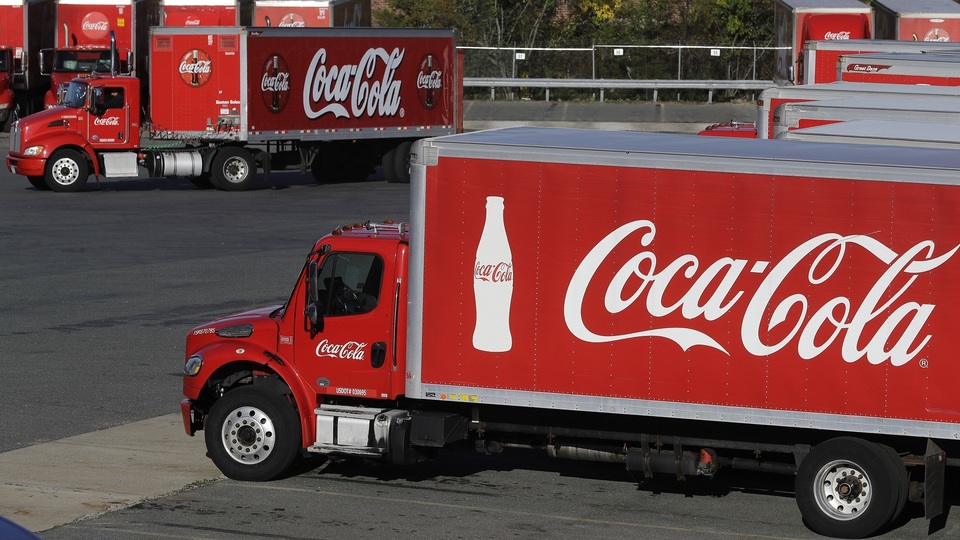 Nákladní automobily společnosti Coca Cola. 