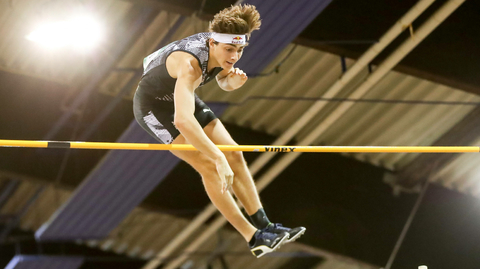 Dvacetiletý švédský tyčkař Armand Duplantis.