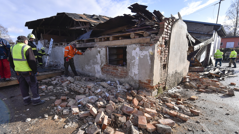 Následky vichřice Sabine.