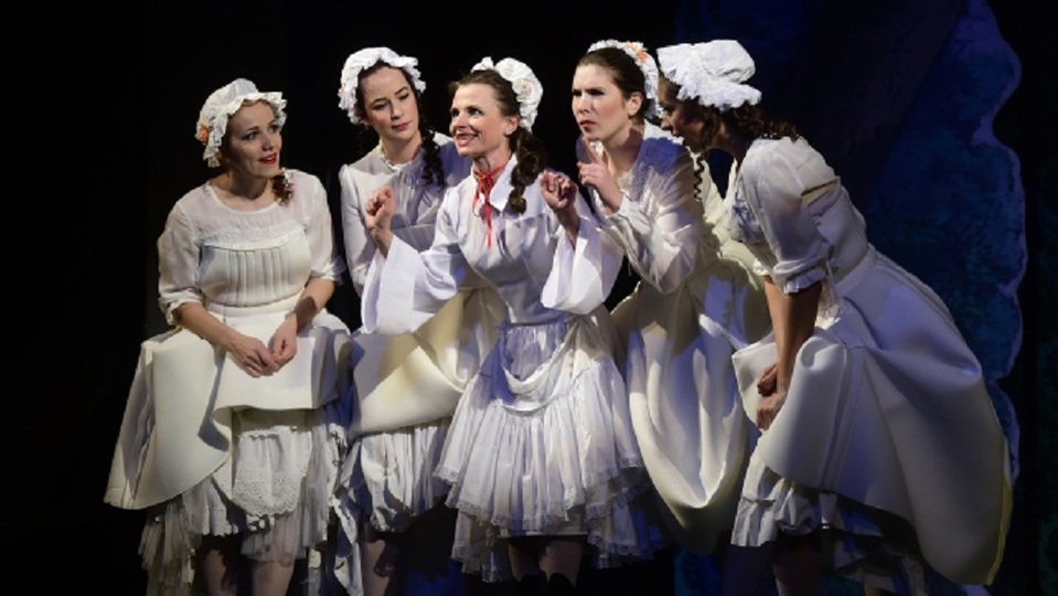 Lucie Kordová (uprostřed) jako Serpoletta při zkoušce francouzské operety Cornevillské zvonky 18. února 2020 v Moravském divadle Olomouc.
