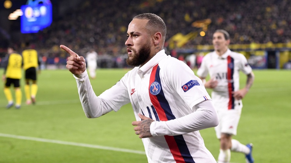Napětí mezi fotbalistou Neymarem a jeho zaměstnavatelem Paris St. Germain se po úterním úvodním utkání osmifinále Ligy mistrů v Dortmund opět zvýšilo.