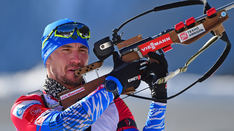 Ruský biatlonista Alexandr Loginov.