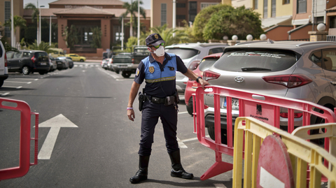 Zábrany u hotelu Costa Adeje Palace.