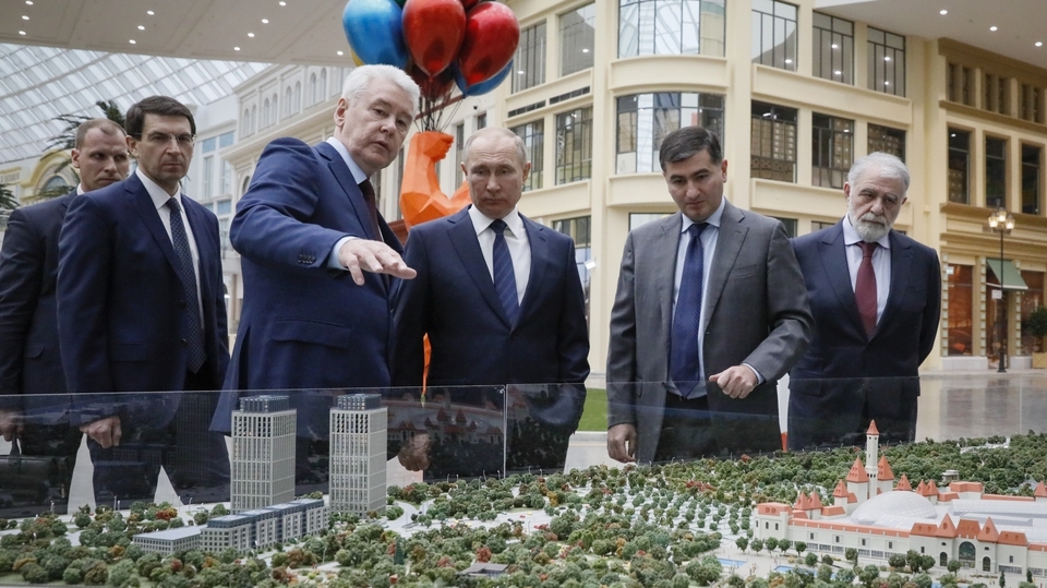 Vladimir Putin s moskevským starostou Sergejem Sobjaninem.