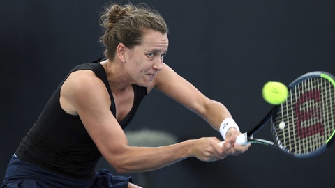 Strýcová porazila krajanky a zahraje si o titul.