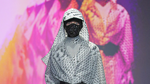 Model francouzské návrhářky Marine Serreové.