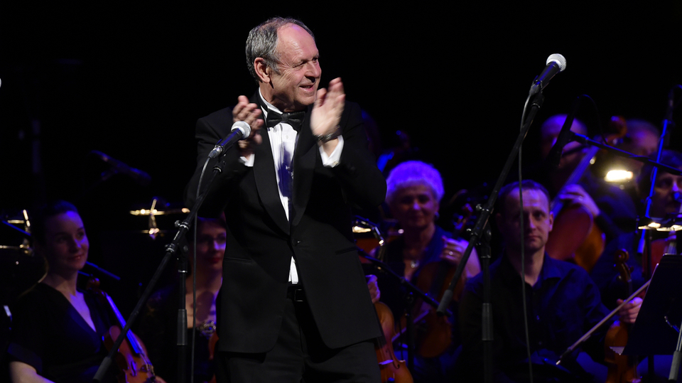 Dirigent Rozhlasového bigbandu Gustava Broma Vlado Valovič.