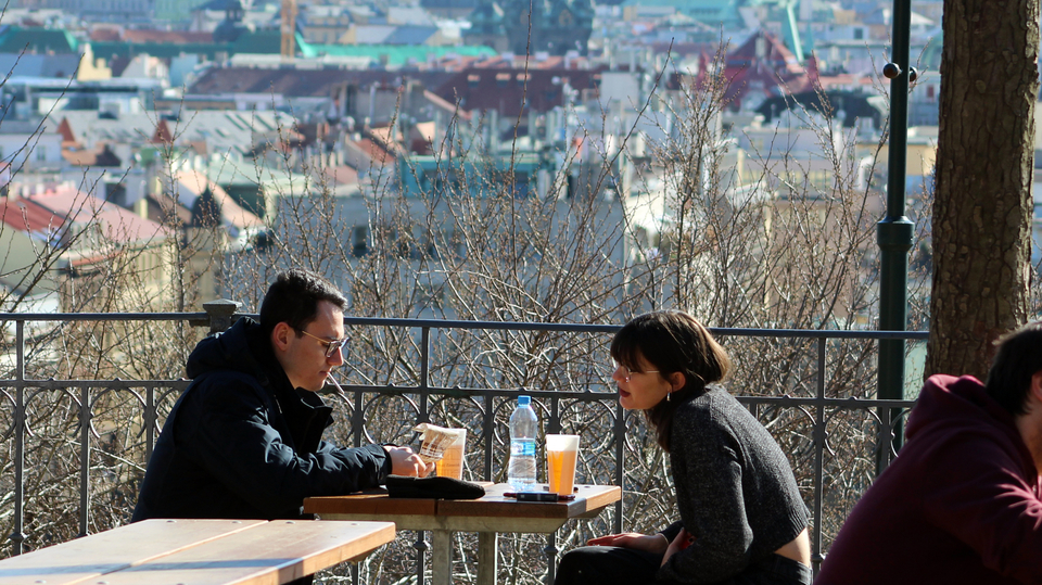 Teplá zima v Praze.