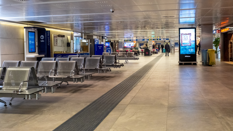 Milánské letiště zeje prázdnotou.