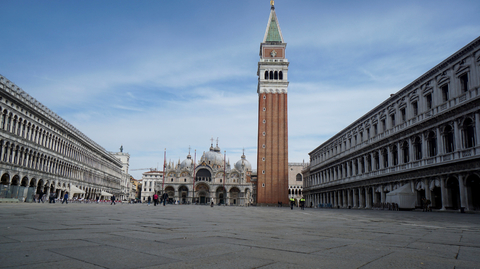 Náměstí sv. Marka v Benátkách. Italské památky jsou vlivem karantény opuštěné.