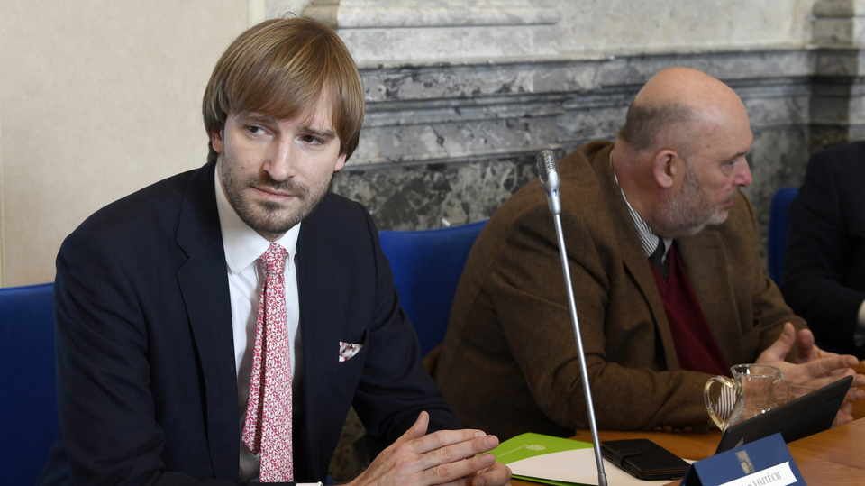 Ministr zdravotnictví Adam Vojtěch (vlevo) a ministr zemědělství Miroslav Toman.