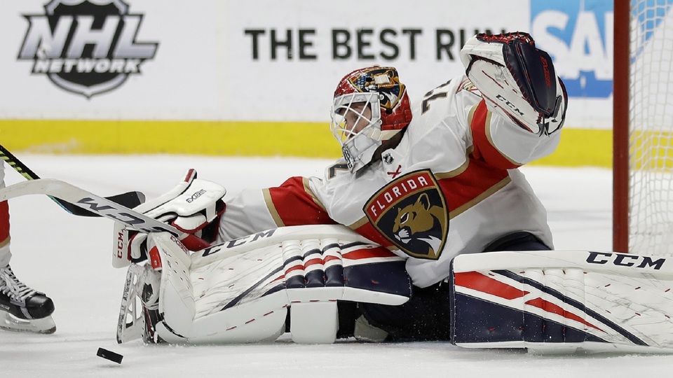 Brankář Floridy Sergej Bobrovskij. 