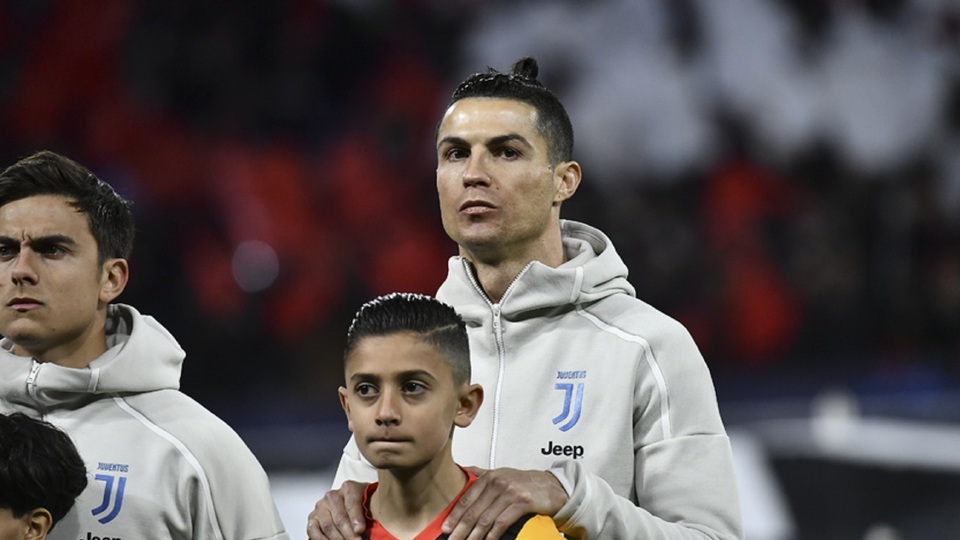 Ronaldo pomůže Portugalsku v boji s koronavirem.