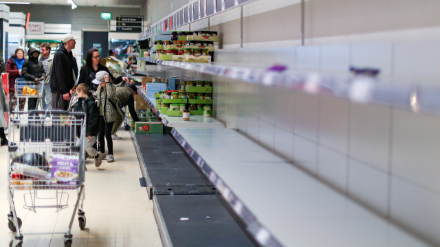 Nedělejte si zásoby, buďte ohleduplní, apelují obchody na zákazníky.