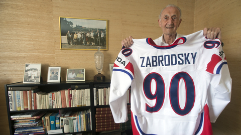 Hokejista Vladimír Zábrodský.