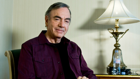 Neil Diamond upravil svůj hit: Myj si ruce, nedotýkej se mě!