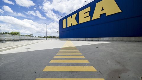 IKEA začala vyrábět ochranné pomůcky pro nemocnice.