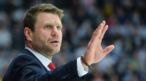 Trenér Třince Václav Varaďa.