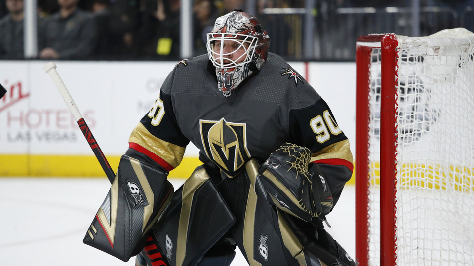 Brankář Vegas Robin Lehner.