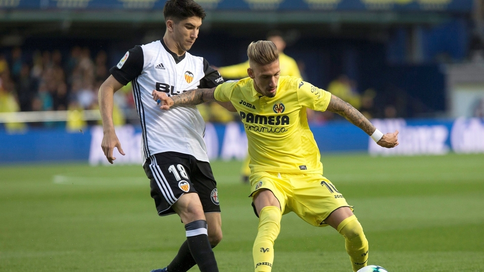 Carlos Soler (vlevo) při utkání španělské ligy.