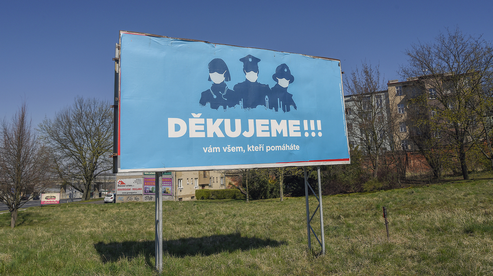 Billboard v Ostravě děkuje všem v první linii.