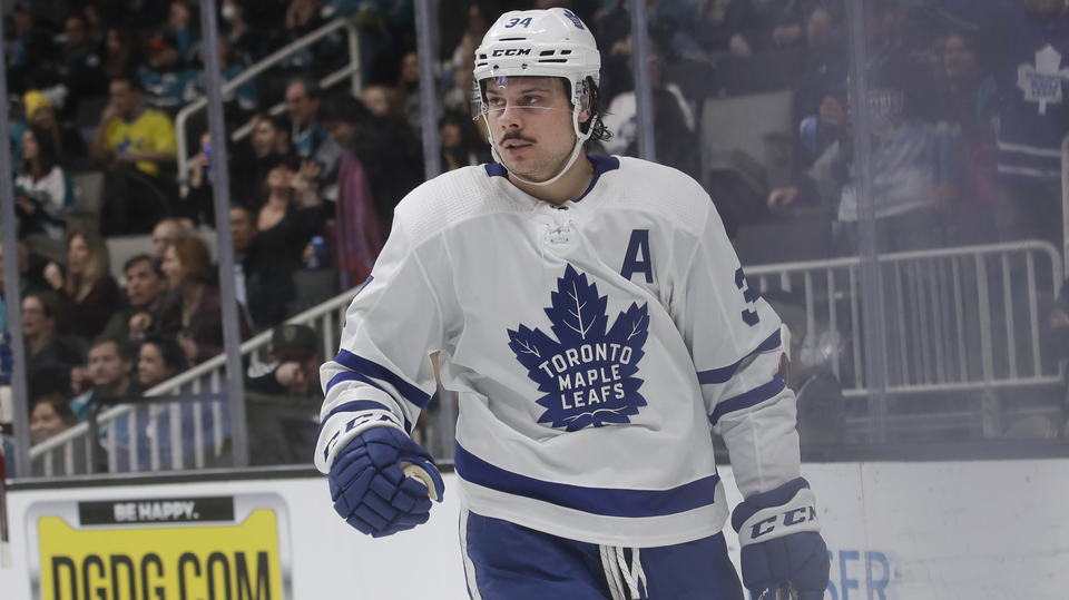 Americký snajpr v dresu Toronta Auston Matthews.