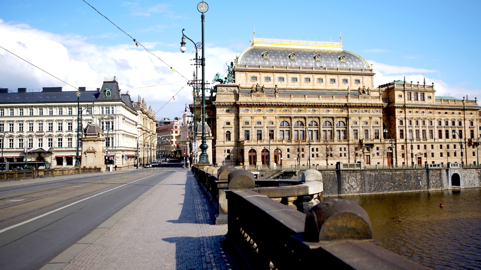 Prázdné pražské ulice.