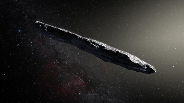 Záhadná Oumuamua je fragment z roztříštěné komety, tvrdí vědci.