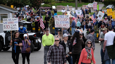 Protestující proti karanténě ve Washingtonu.