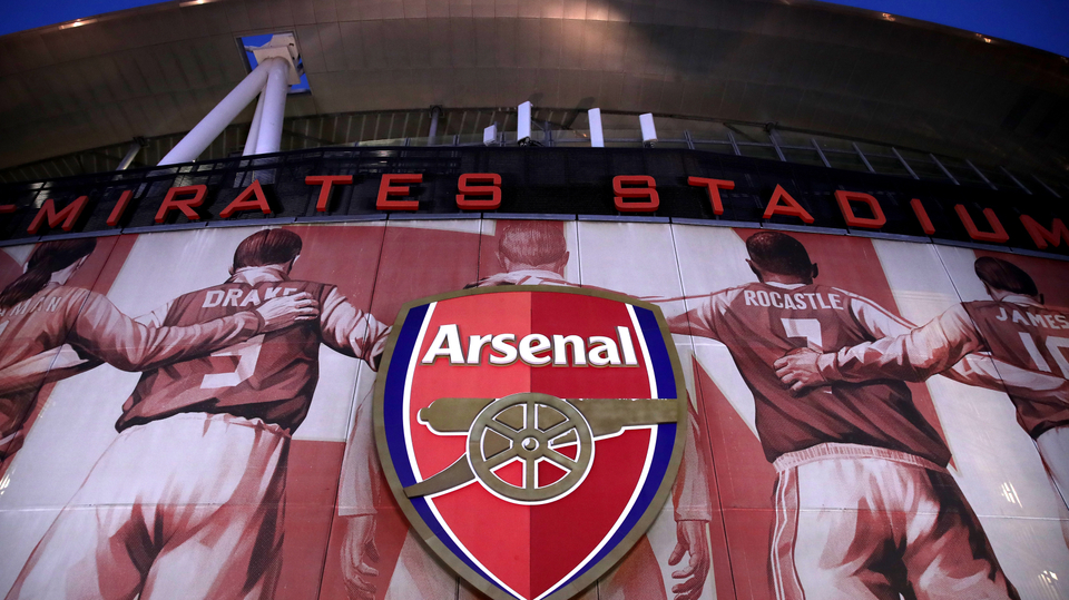 Arsenal zkrátil hráčům platy.