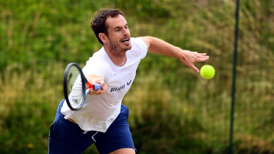 V kiltu a s korunkou! Murray ukázal netradiční tvář.