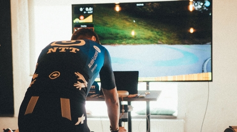 Svůj první velký virtuální závod má za sebou český cyklista Roman Kreuziger.