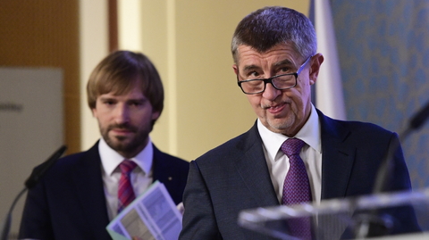 Předseda vlády Andrej Babiš (vpravo) a ministr zdravotnictví Adam Vojtěch.
