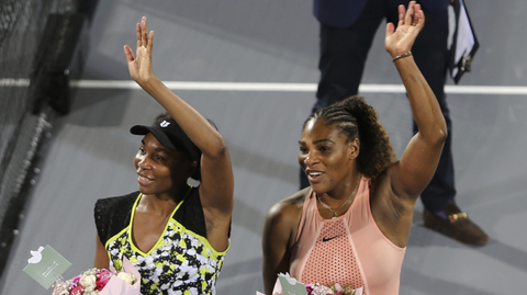 Sestry Williamsovy. Vlevo Venus, vpravo Serena.