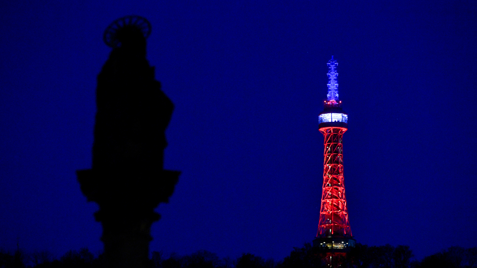 Nasvícený Petřín (ilustrační foto).