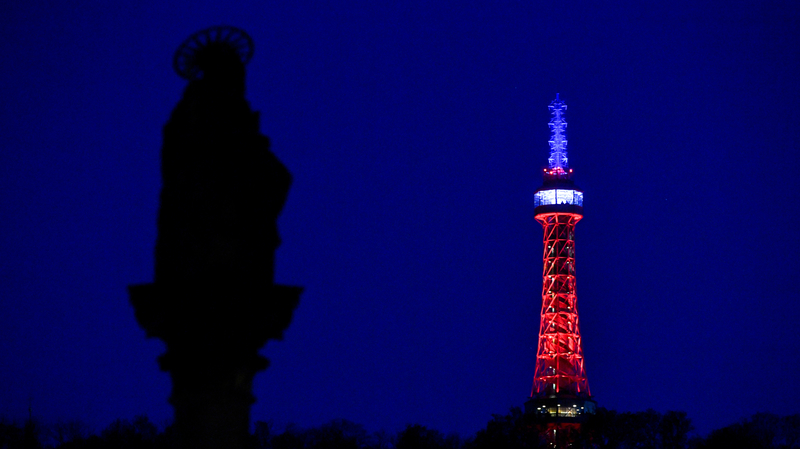 Nasvícený Petřín (ilustrační foto).