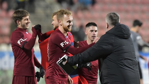 Vedení fotbalové Sparty nadále považuje březnovou výpověď záložníka Martina Haška za neoprávněnou a podalo návrh na zahájení rozhodčího řízení. 