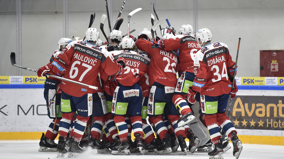 Radost hokejistů Pardubic.