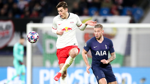 Patrik Schick (v bílém) v utkání Ligy mistrů proti Tottenhamu.